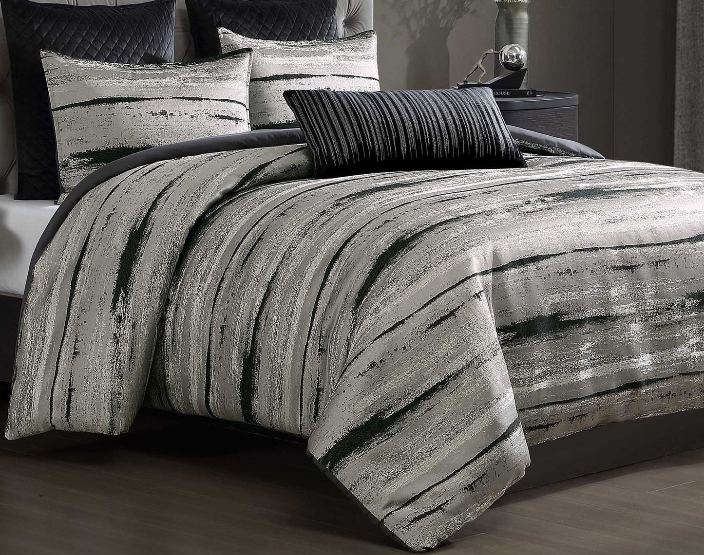 Ashbryn & Taffenbrook Queen Upholstered Panel 4PC Bedroom Set with Comforter Kit