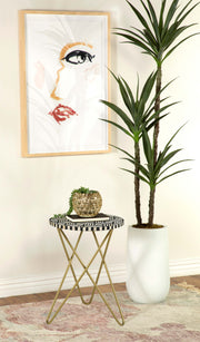 Mesa auxiliar decorativa Xenia con incrustaciones de hueso redondo, blanca y dorada