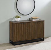 Gabinete decorativo de madera de ingeniería de 4 puertas Ryatt, pino oscuro