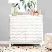 Gabinete Gambon de 2 puertas con acento de madera con diseño de panal, blanco
