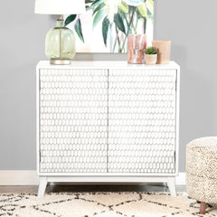 Gabinete Gambon de 2 puertas con acento de madera con diseño de panal, blanco