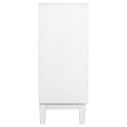 Gabinete Gambon de 2 puertas con acento de madera con diseño de panal, blanco