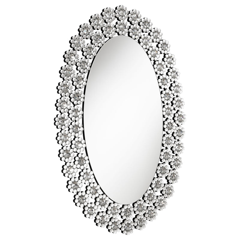 Espejo de pared ovalado Colleen de 31 x 47 pulgadas con flores de cristal plateadas