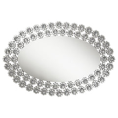 Espejo de pared ovalado Colleen de 31 x 47 pulgadas con flores de cristal plateadas