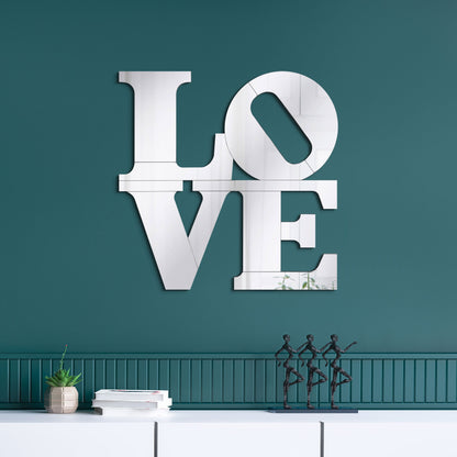Espejo de pared Keiran de 40 x 40 pulgadas con letras LOVE, plateado