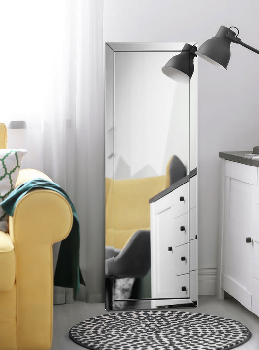 Espejo de pie con marco Soline de 22 x 61 pulgadas, color plateado