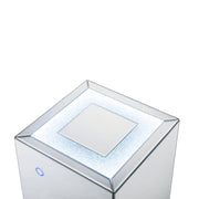 Mesa auxiliar cuadrada Nowles Glam con LED
