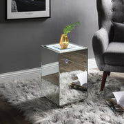 Mesa auxiliar cuadrada Nowles Glam con LED
