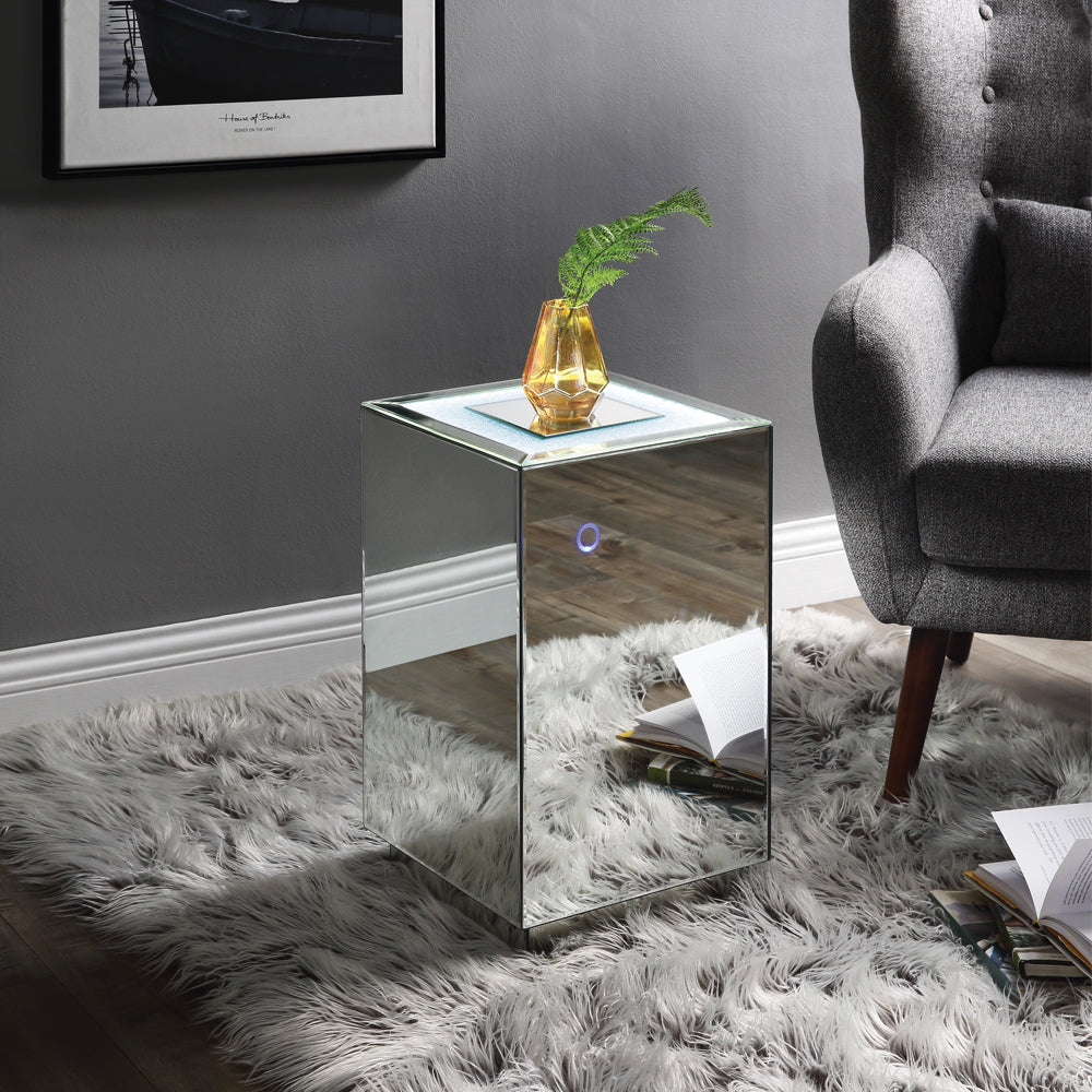 Mesa auxiliar cuadrada Nowles Glam con LED
