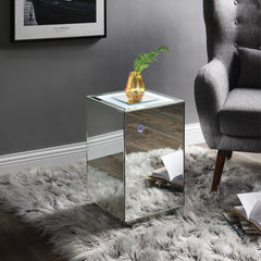 Mesa auxiliar cuadrada Nowles Glam con LED