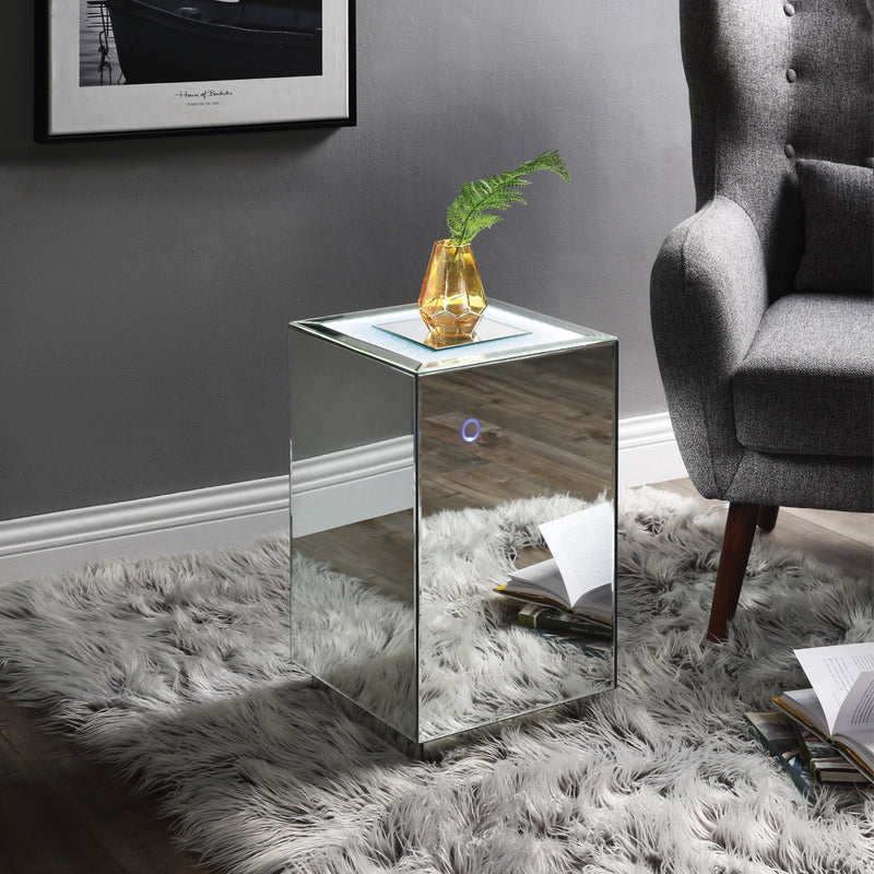 Mesa auxiliar cuadrada Nowles Glam con LED