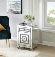 Mesa auxiliar rectangular Noralie de 26" de alto con 2 cajones y patas cónicas