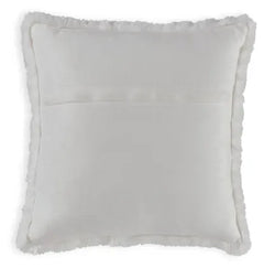 Gariland Pillow