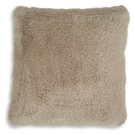 Gariland Pillow
