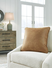 Cortnie Pillow (4/CS)