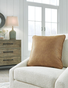 Cortnie Pillow (4/CS)