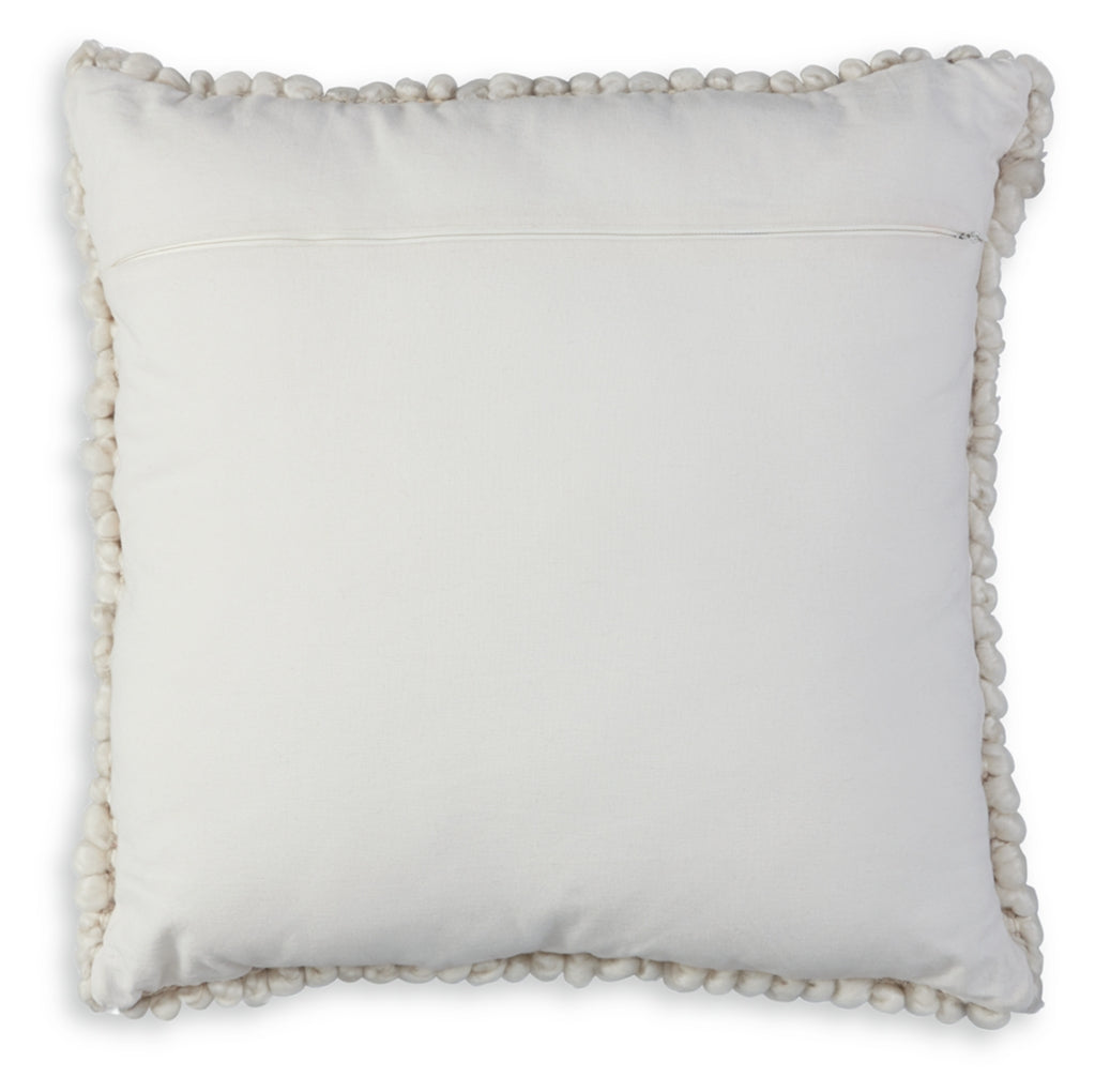 Aavie Pillow (4/CS)
