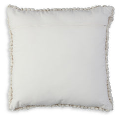 Aavie Pillow (4/CS)