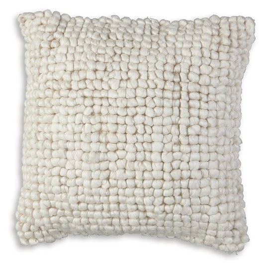 Aavie Pillow (4/CS)