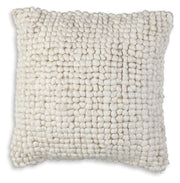 Aavie Pillow (4/CS)
