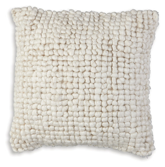 Aavie Pillow (4/CS)