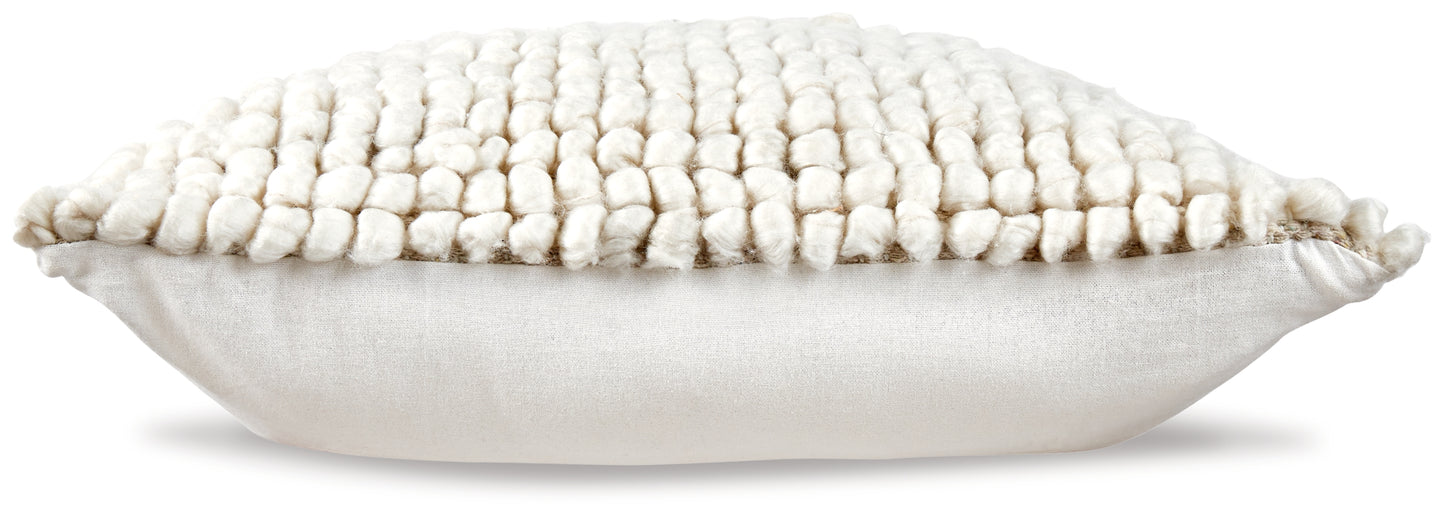 Aavie Pillow (4/CS)