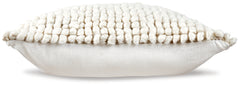 Aavie Pillow (4/CS)