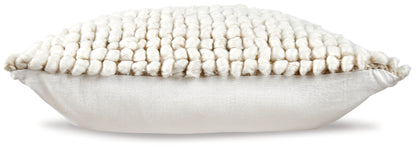 Aavie Pillow (4/CS)