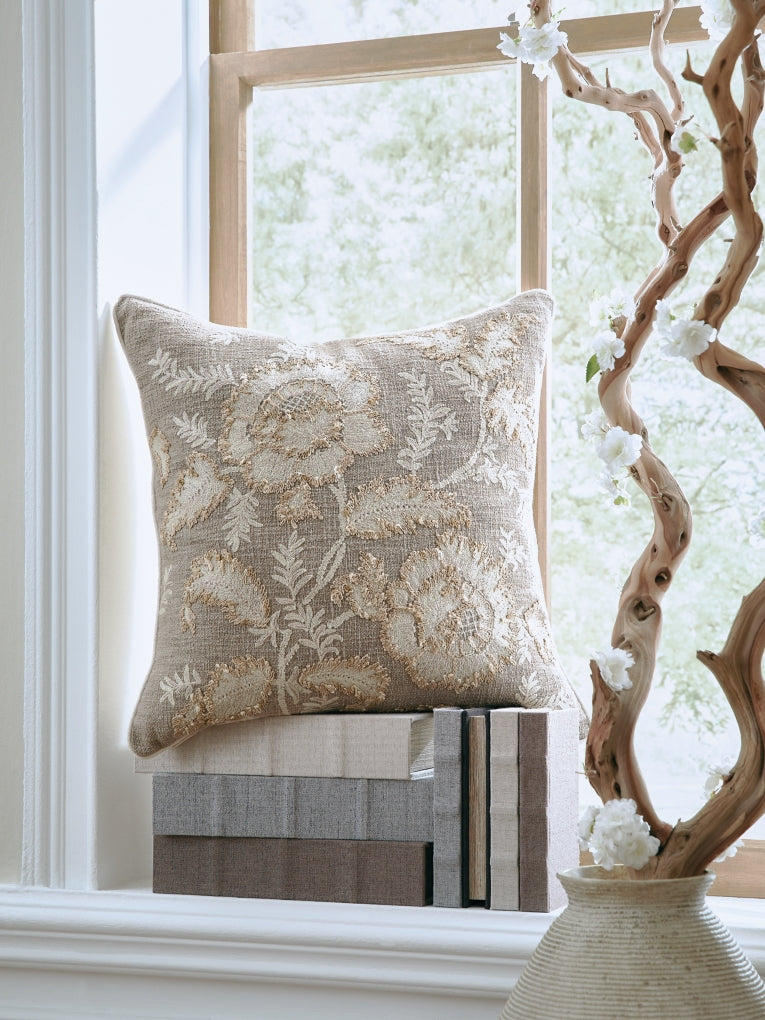 Viveka Pillow (4/CS)