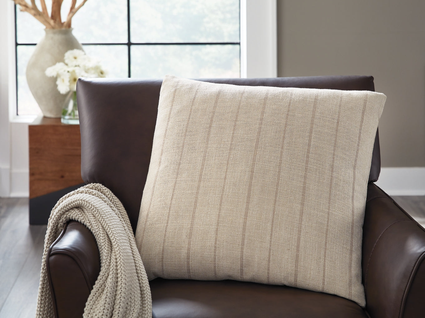 Valwick Pillow (4/CS)