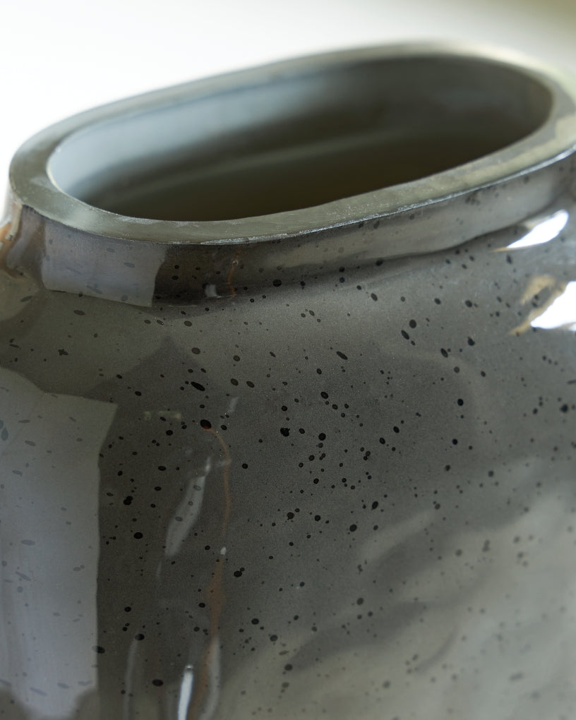 Kierlain Vase