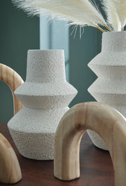 Free 5Pc Accessory Set + Townes Rug + 6Pc Gesthaven Dining Room Package