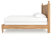 Galletyn King Panel Bed