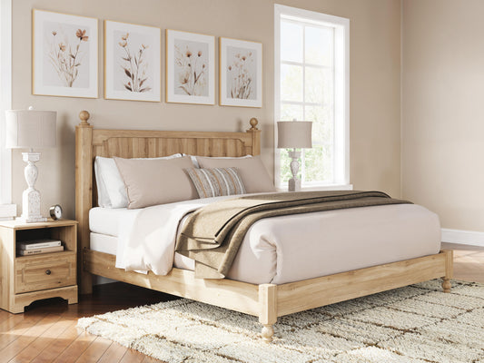Galletyn King Panel Bed