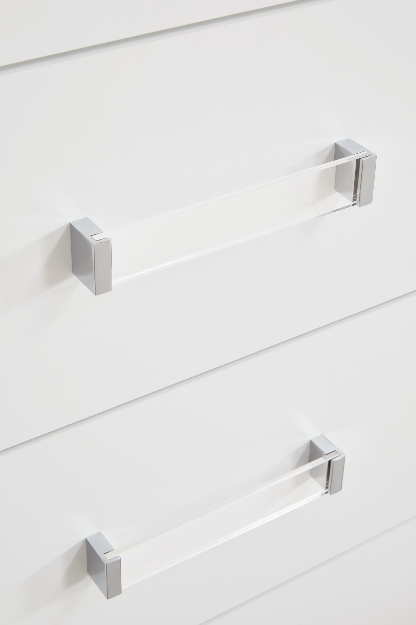Raechalla Five Drawer Chest in Matte White