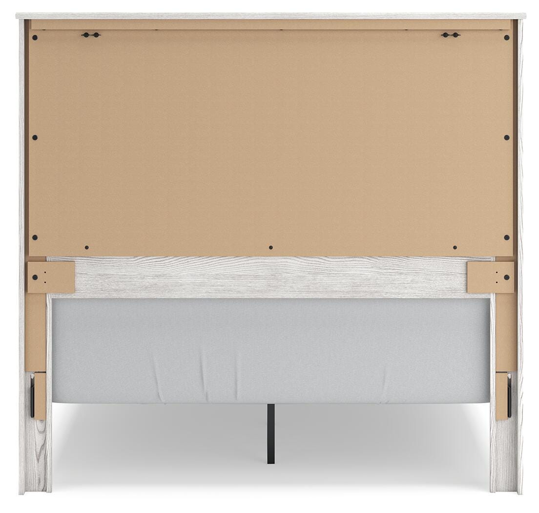 Gerridan 4PC Queen Bedroom Set with Mirrored Dresser & Nightstand