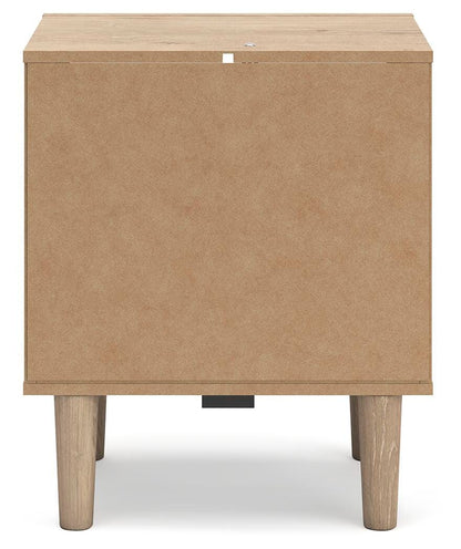 Cielden King Panel Bed with Mirrored Dresser and Nightstand