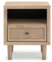 Cielden Full Panel Bed with Mirrored Dresser, Chest and Nightstand