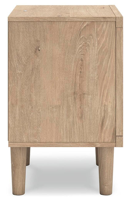 Cielden King Panel Bed with Mirrored Dresser and Nightstand