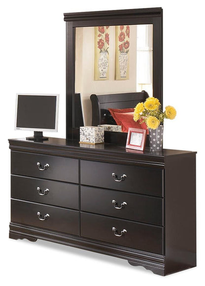 Huey Vineyard Queen Sleigh Headboard with Dresser, Mirror and 2 Nightstands