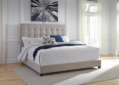 Dolante Queen Upholstered Bed