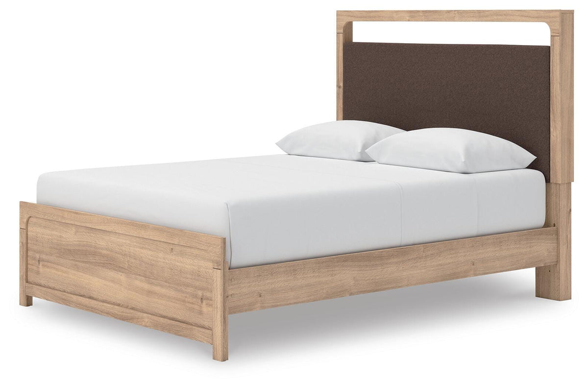 Kinlanni Queen Upholstered Platform Bed, Dresser and Mirror