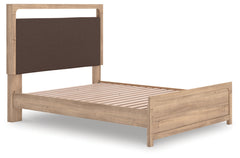 Hollymount Queen Upholstered Platform Bed