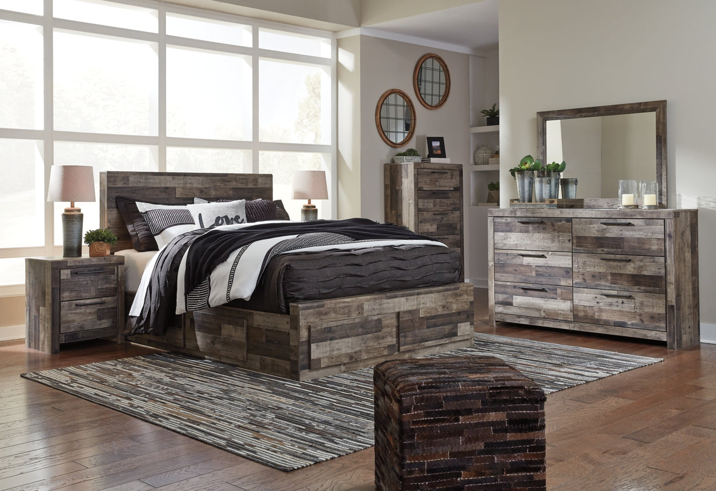 Derekson Queen Panel Bed with 4 Storage Drawers