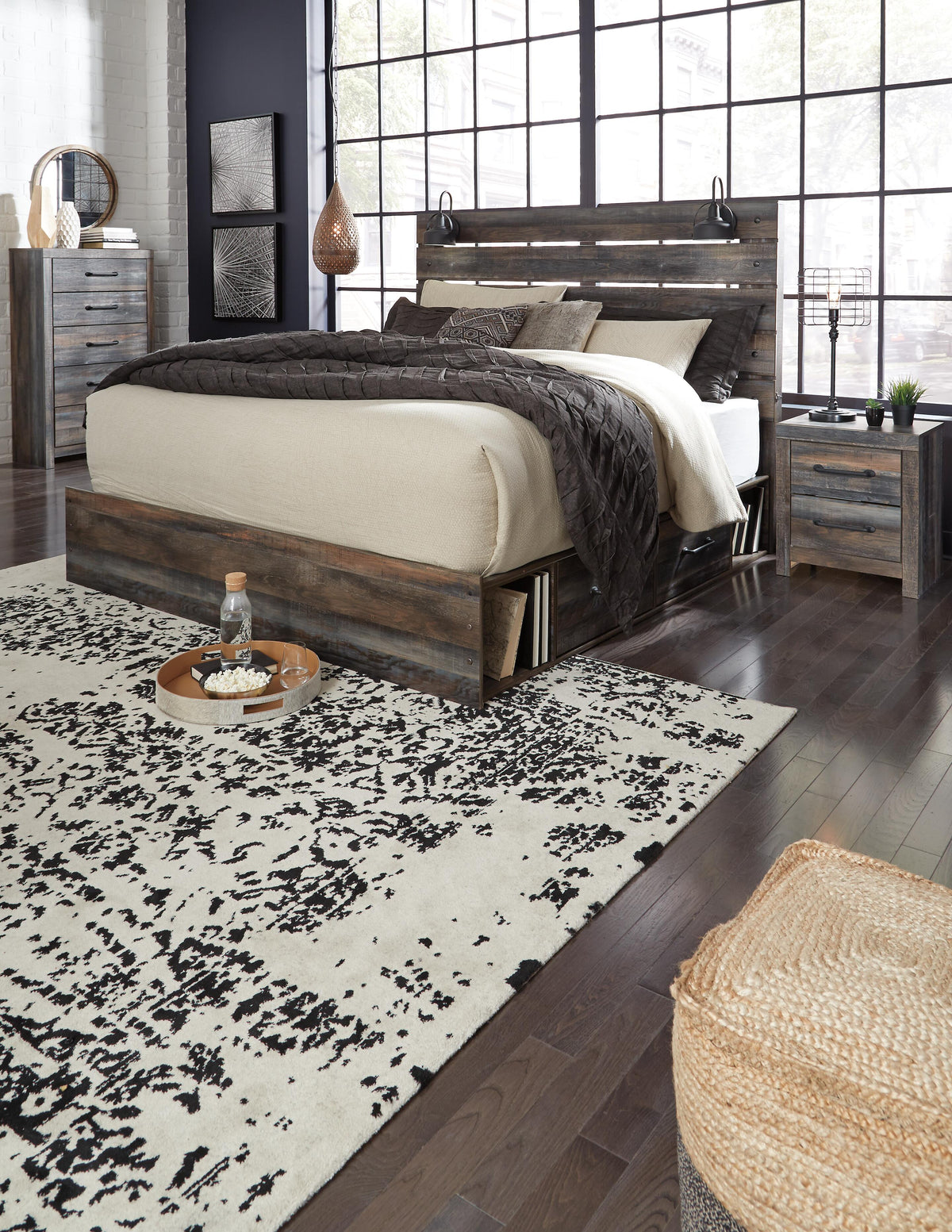 Drystan King Panel Bed with 4 Storage Drawers
