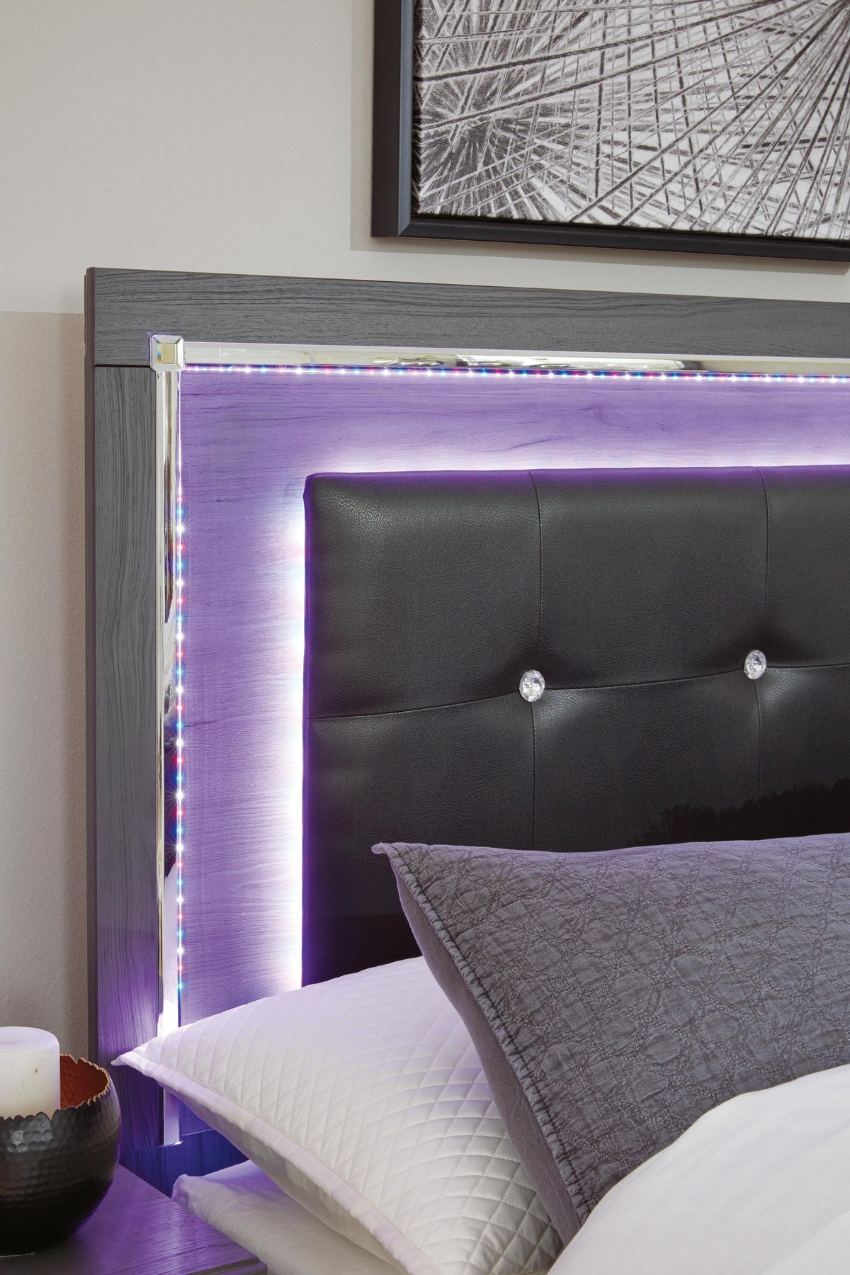 Lodanna King Panel Bed with 2 Storage Drawers with Mirrored Dresser