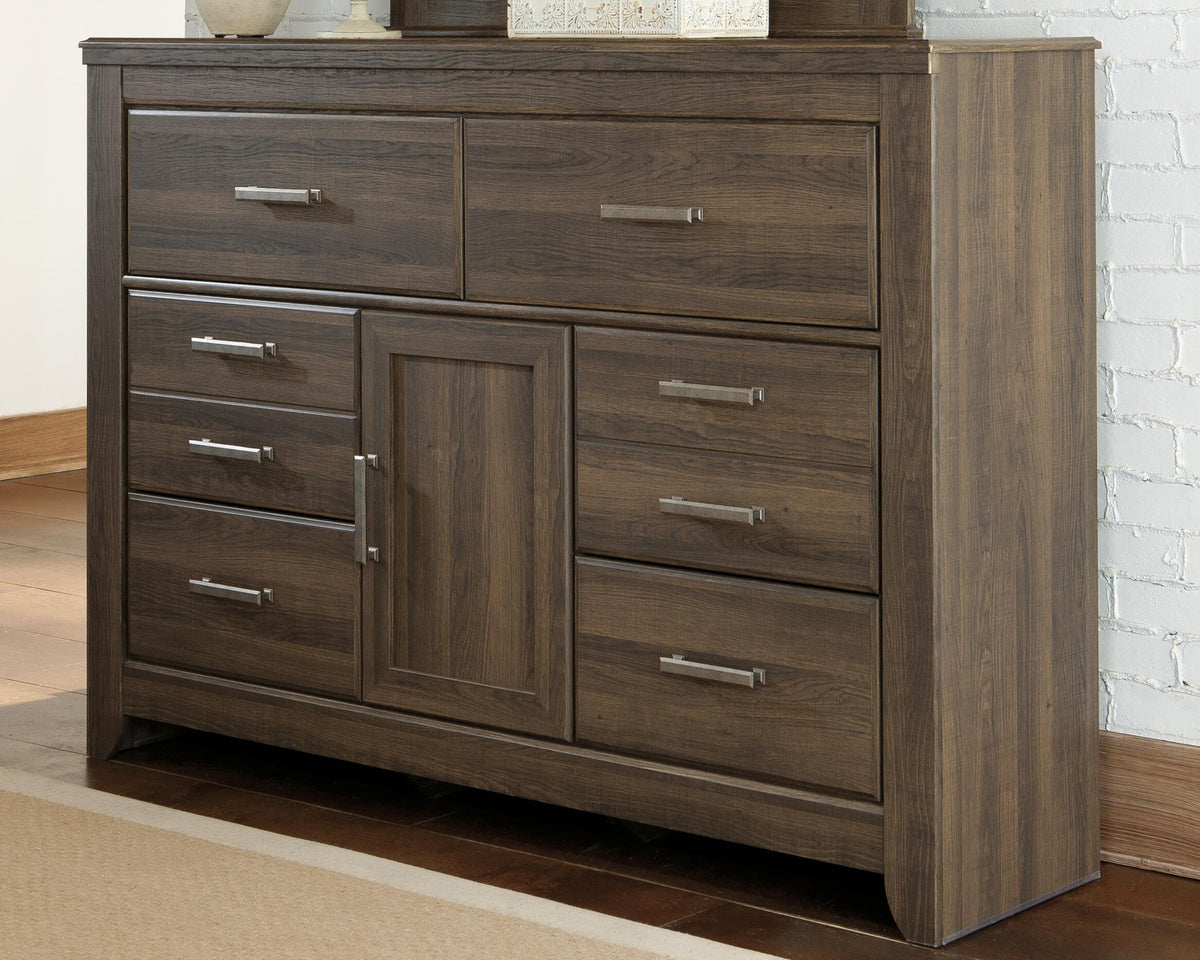Juararo Queen Poster Bed and Dresser