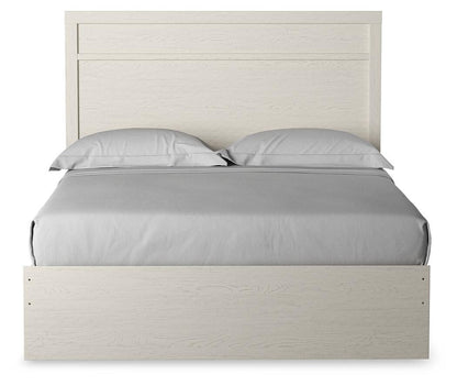 Stelsie Queen Panel Bed with Mirrored Dresser and Nightstand