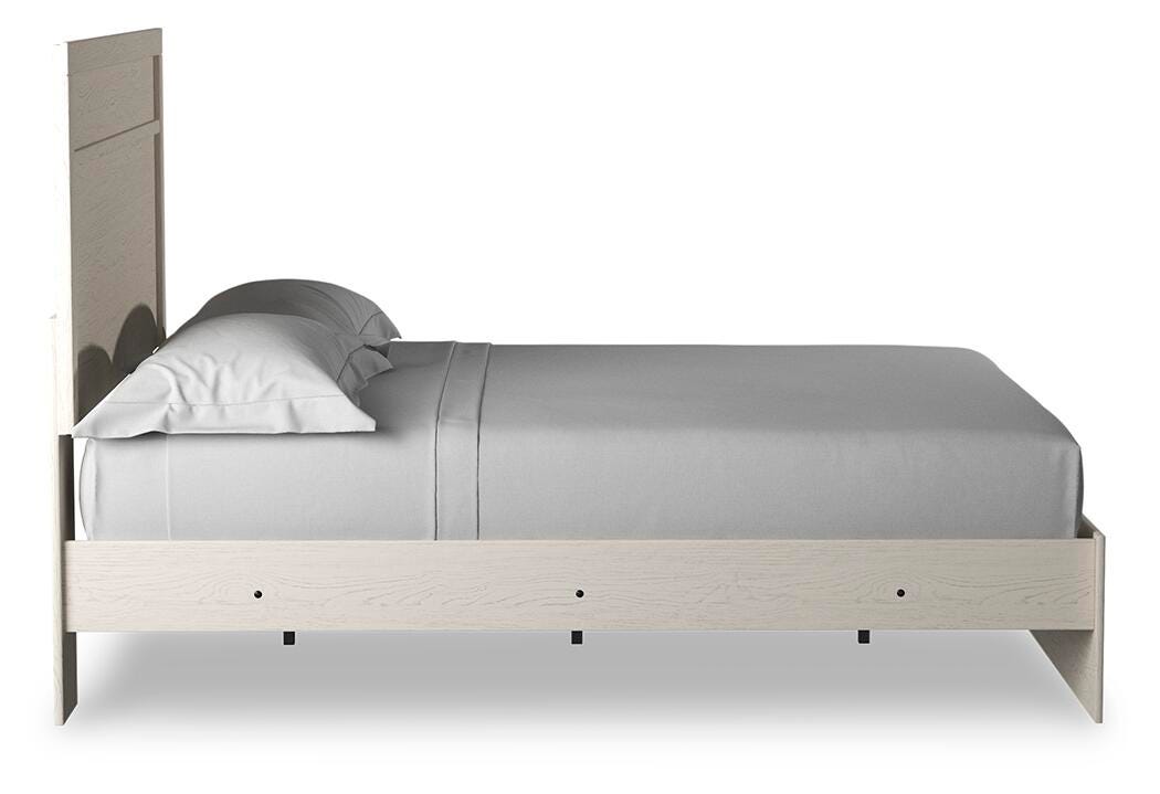 Stelsie Queen Panel Bed with Mirrored Dresser and Nightstand