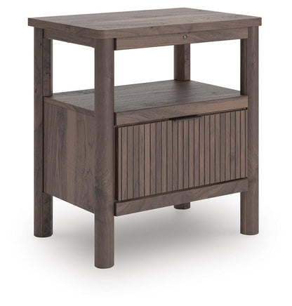 Pamytta Queen Panel Bed, Dresser, Mirror and Nightstand